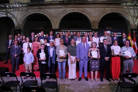 Imagen Diez ejemplos de deseos segovianos cumplidos centran el acto de entrega de los Premios Diputación 2025, con representación de todo el...
