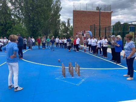 Imagen La segunda jornada de Juegos Autóctonos del Torneo Interpueblos de la Diputación congrega en Sanchonuño a dos centenares de...