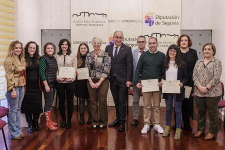 Imagen Seis personas toman posesión como trabajadores sociales de la Diputación para desempeñar su función en los CEAAS de la provincia